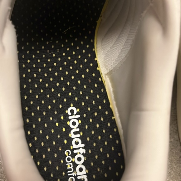 Adidas women’s size 10 all leather white sneakers - Picture 5 of 6